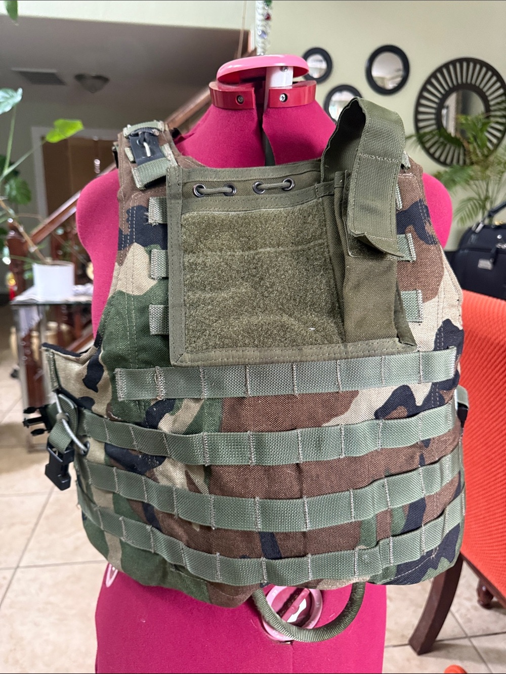 Tactical vest , classic M81 Woodland camouflage pattern. In excellent condition - Picture 7 of 13